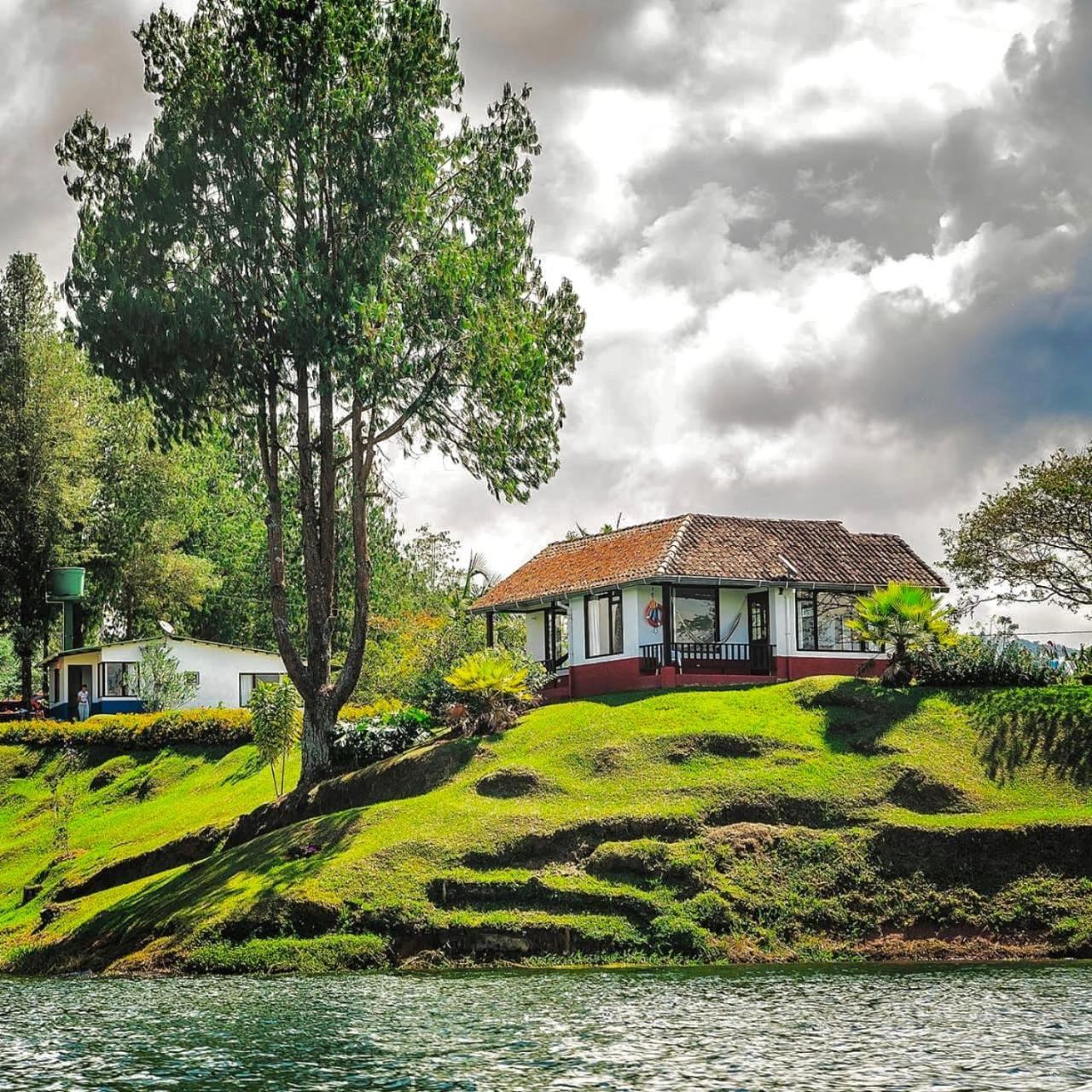 Maison d'hôtes El Trebol à Guatapé Extérieur photo