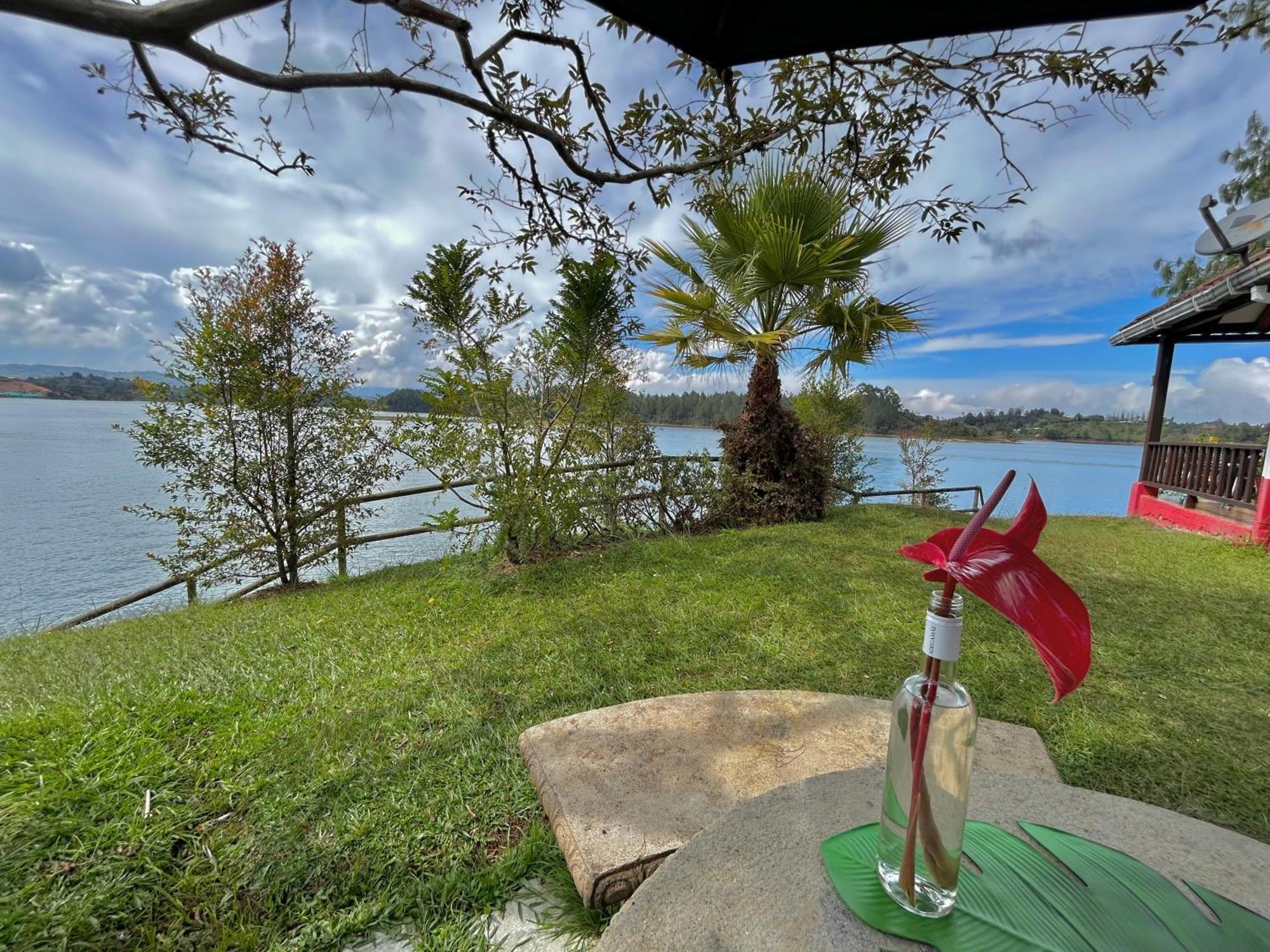 Maison d'hôtes El Trebol à Guatapé Extérieur photo